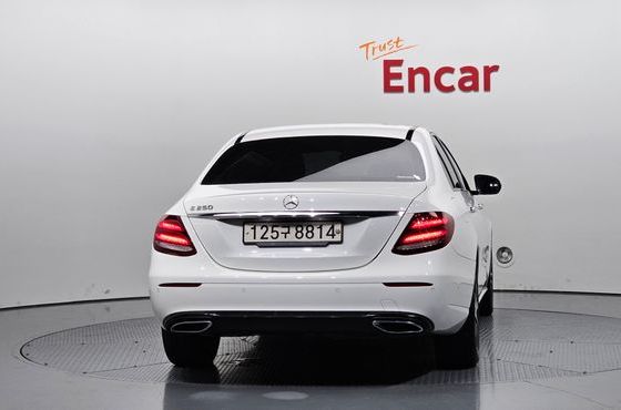 Mercedes-Benz E-Class E250 Avantgarde — пробег 127 566 км — фото 4 из 5