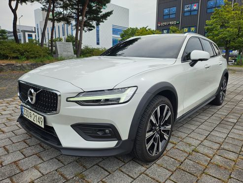 Volvo V60 B5 Pro AWD — пробег 69 900 км — фото 3 из 5