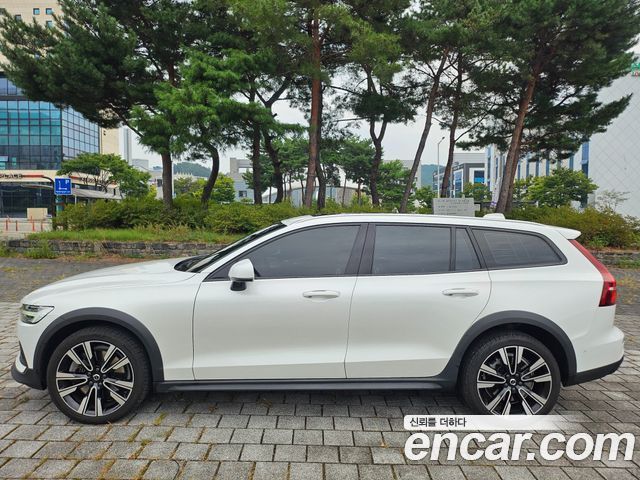 Volvo V60 B5 Pro AWD — пробег 69 900 км — фото 5 из 5