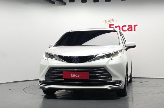 Toyota Sienna 2.5 Hybrid AWD — пробег 27 472 км — фото 3 из 5