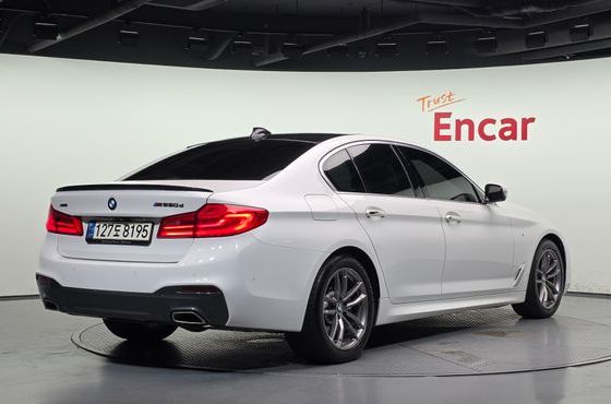 BMW 5-Series 520d xDrive M Sport Package Plus — пробег 117 858 км — фото 2 из 5