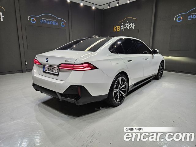 BMW 5-Series 530i xDrive M Sport — пробег 6 417 км — фото 2 из 5