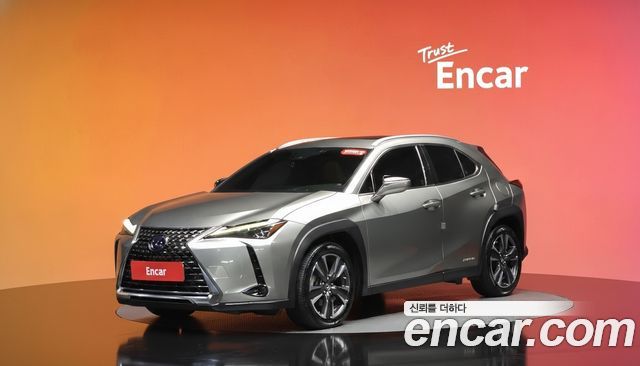 Lexus UX 2.0 AWD — пробег 98 550 км — фото 1 из 5