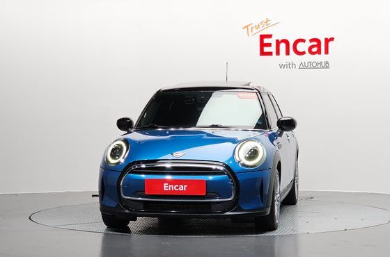 Mini Cooper 5Door Classic Plus Launch Pack Third Generation — пробег 75 605 км — фото 3 из 5