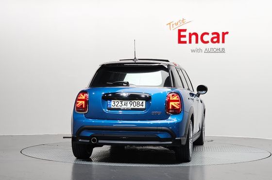 Mini Cooper 5Door Classic Plus Launch Pack Third Generation — пробег 75 605 км — фото 4 из 5