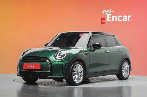 Mini Cooper 5-Door Classic Plus 3rd — пробег 54 626 км — фото 1 из 5