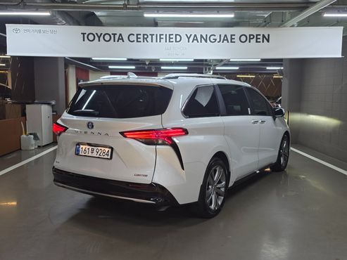 Toyota Sienna 2.5 Hybrid 2WD — пробег 4 353 км — фото 2 из 5