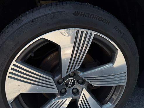 Audi e-tron 55 Quattro Sportback — пробег 49 000 км — фото 4 из 5