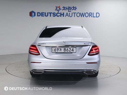 Mercedes-Benz E-Class E220d 4MATIC Avantgarde — пробег 70 516 км — фото 3 из 5