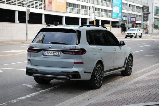BMW X7 xDrive 40i M Sport 6STR — пробег 33 300 км — фото 4 из 5