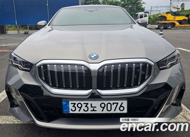 BMW 5-Series 530e M Sport — пробег 10 031 км — фото 3 из 5