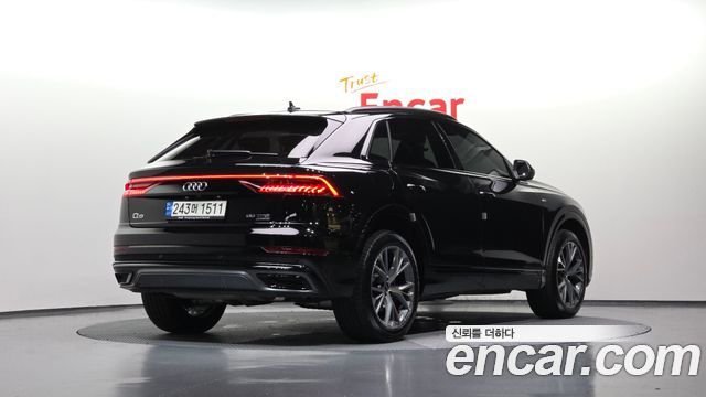 Audi Q8 55 TFSI Quattro Premium — пробег 103 812 км — фото 2 из 5