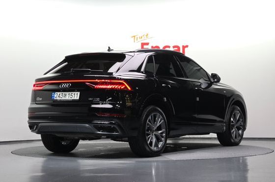 Audi Q8 55 TFSI Quattro Premium — пробег 103 812 км — фото 2 из 5