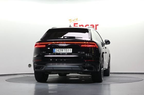 Audi Q8 55 TFSI Quattro Premium — пробег 103 812 км — фото 4 из 5