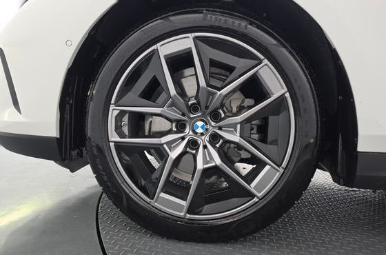 BMW 5-Series 520i — пробег 28 км — фото 5 из 5