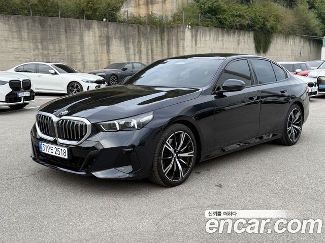 BMW 5-Series 530i xDrive M Sport — пробег 4 100 км — фото 1 из 5