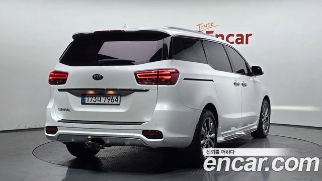 Kia Carnival из Кореи Encar