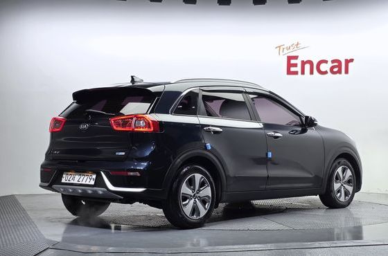 Kia Niro Prestige — пробег 142 396 км — фото 2 из 5