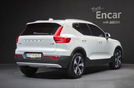 Volvo XC40 B4 Ultimate Bright — пробег 92 578 км — фото 2 из 5