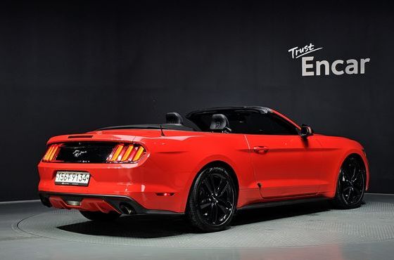 Ford Mustang Convertible — пробег 64 602 км — фото 2 из 5