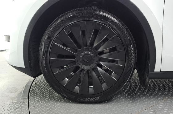 Tesla Model Y RWD — пробег 32 214 км — фото 5 из 5
