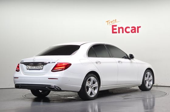 Mercedes-Benz E-Class E220d Avantgarde — пробег 179 385 км — фото 2 из 5