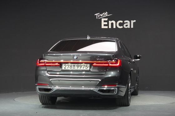 BMW 7-Series 740i Design Pure Excellence — пробег 97 845 км — фото 4 из 5