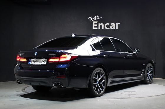 BMW 5-Series 530e M Sport — пробег 54 700 км — фото 2 из 5