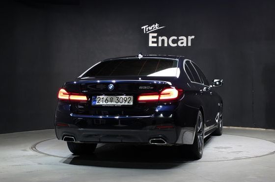 BMW 5-Series 530e M Sport — пробег 54 700 км — фото 4 из 5