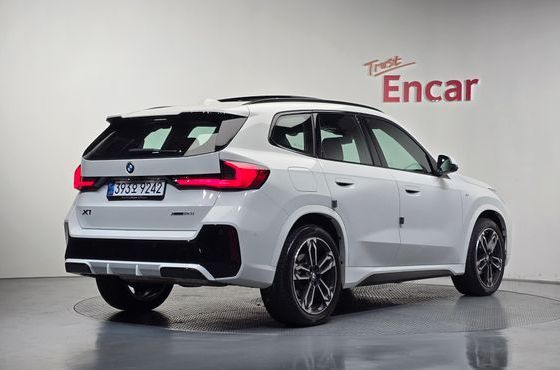 BMW X1 xDrive 20i M Sport — пробег 8 562 км — фото 2 из 5