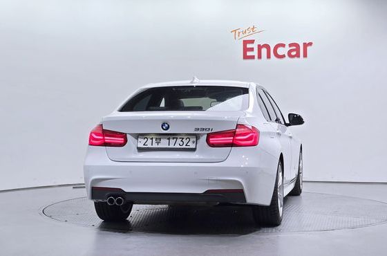 BMW 3-Series 330i M Sport — пробег 47 630 км — фото 4 из 5