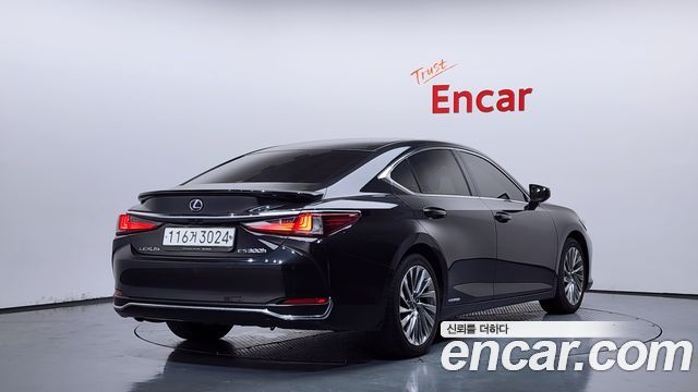 Lexus ES Executive — пробег 61 736 км — фото 2 из 5