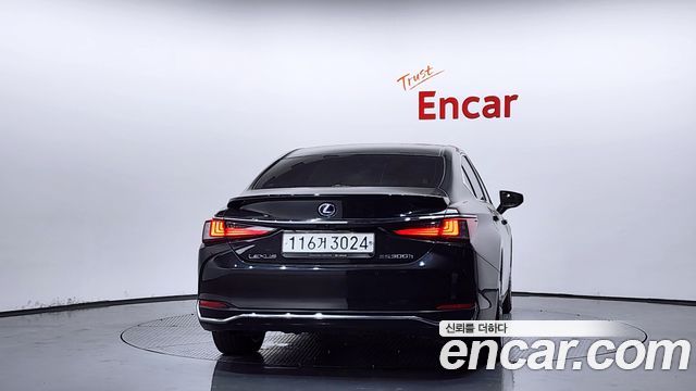 Lexus ES Executive — пробег 61 736 км — фото 4 из 5
