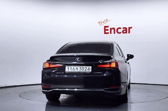 Lexus ES Executive — пробег 61 736 км — фото 4 из 5