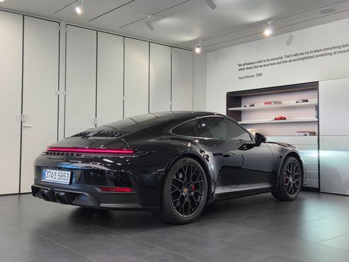 Porsche 911 Carrera 4 GTS — пробег 330 км — фото 2 из 5