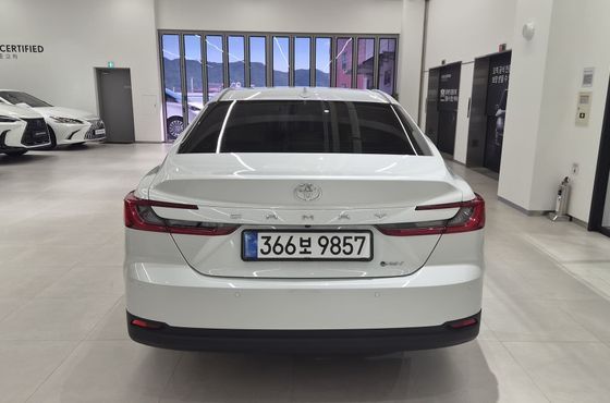 Toyota Camry 2.5 XLE Hybrid — пробег 6 025 км — фото 4 из 5