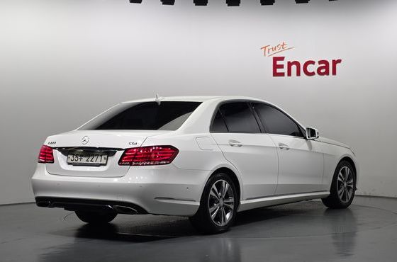 Mercedes-Benz E-Class E220 CDI Avantgarde — пробег 180 909 км — фото 2 из 5