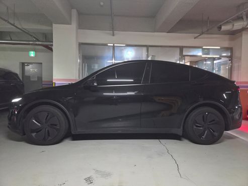 Tesla Model Y Premium RWD — пробег 2 277 км — фото 4 из 5