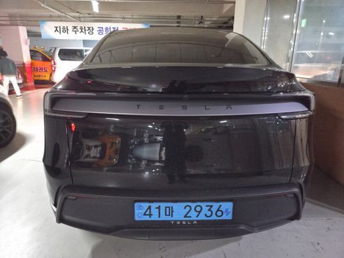 Tesla Model Y Premium RWD — пробег 2 277 км — фото 5 из 5