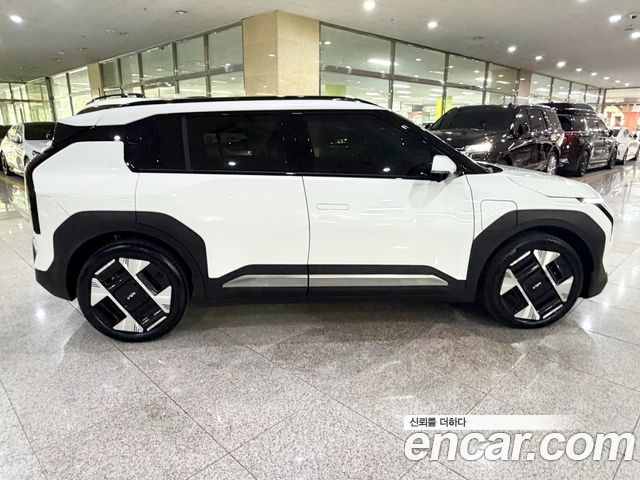 Kia EV3 Long Range 2WD Earth — пробег 6 748 км — фото 5 из 5