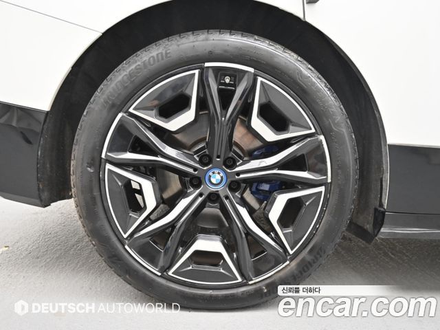 BMW iX xDrive40 First Edition — пробег 22 660 км — фото 5 из 5