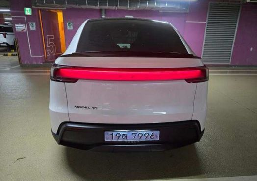Tesla Model Y L Long Range AWD — пробег 1 км — фото 3 из 5