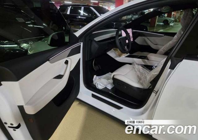 Tesla Model Y L Long Range AWD — пробег 1 км — фото 4 из 5