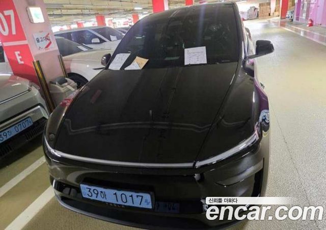 Tesla Model Y L Long Range AWD — пробег 1 км — фото 1 из 5
