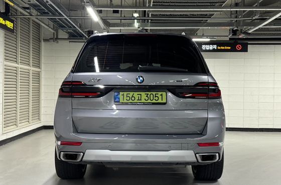 BMW X7 xDrive 40d Design Pure Excellence 7-Seater — пробег 10 592 км — фото 3 из 5