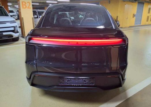 Tesla Model Y L Long Range AWD — пробег 1 км — фото 3 из 5
