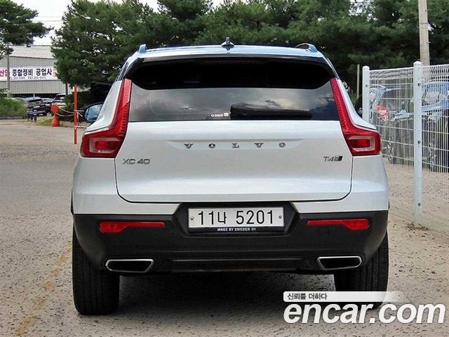 Volvo XC40 T4 R-Design — пробег 79 681 км — фото 4 из 5