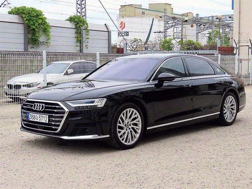 Audi A8 55 TFSI Quattro LWB — пробег 105 466 км — фото 1 из 5