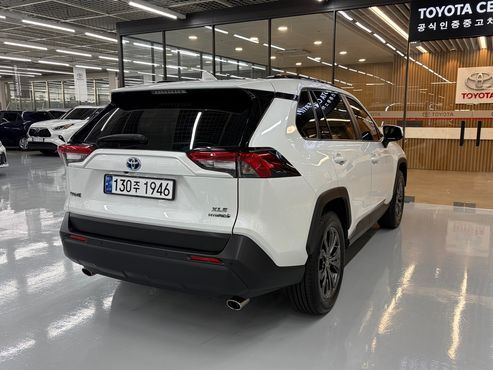 Toyota RAV4 2.5 2WD Hybrid XLE — пробег 42 978 км — фото 2 из 5