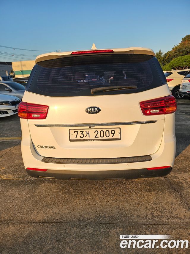 Kia Carnival из Кореи Encar